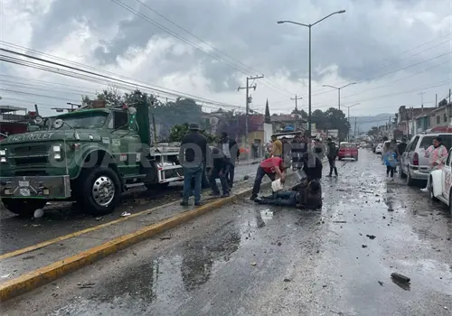 Explosión de pólvora en una peregrinación Explosión de pólvora en una peregrinación