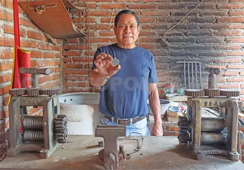 El oficio de joyero desaf&iacute;a el paso del tiempo