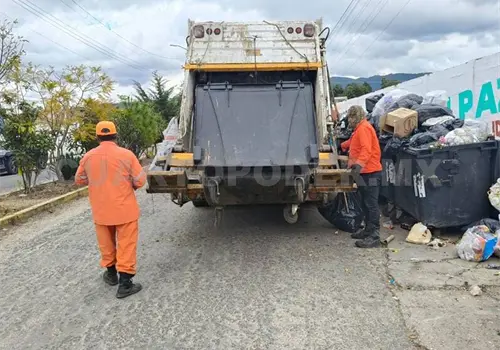 Cuestionan renta de camiones de basura Cuestionan renta de camiones de basura