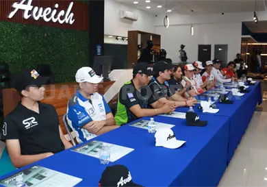 Pilotos se declaran listos para la acción en la pista Pilotos se declaran listos para la acción en la pista