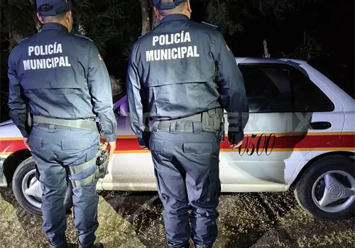 Asaltan a taxista y dejan abandonada su unidad Asaltan a taxista y dejan abandonada su unidad