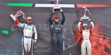 Victoria &eacute;pica para Novelo