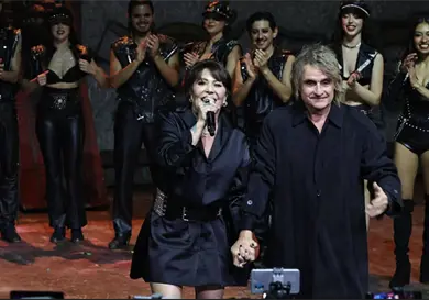 Ale Guzm&aacute;n rompe placa de Malinche