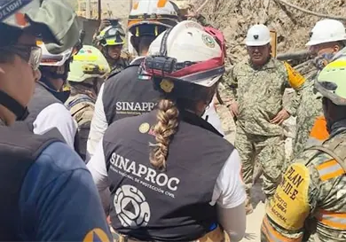 Rescatan con vida a uno de los cuatro mineros atrapados Rescatan con vida a uno de los cuatro mineros atrapados