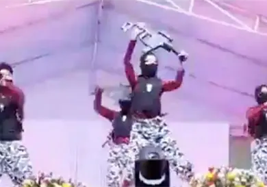 Cesan a director y maestro tras pol&eacute;mica coreograf&iacute;a