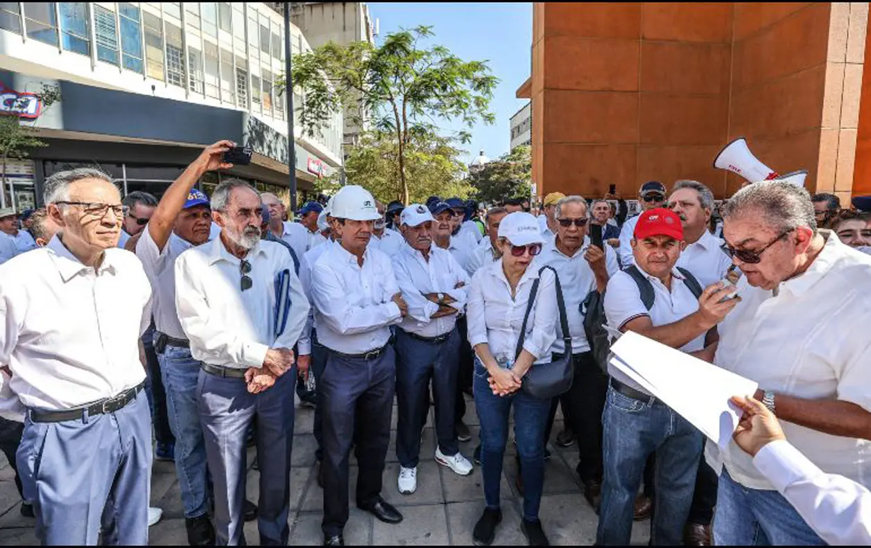 Protestan contra “tope a pensiones doradas”