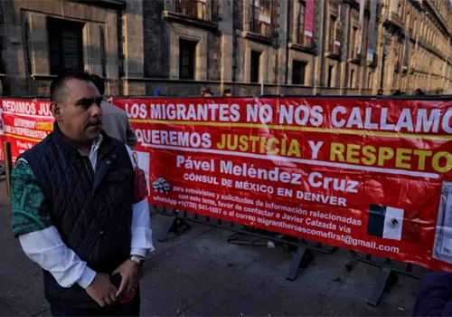 Denuncian migrantes maltrato en consulado Denuncian migrantes maltrato en consulado