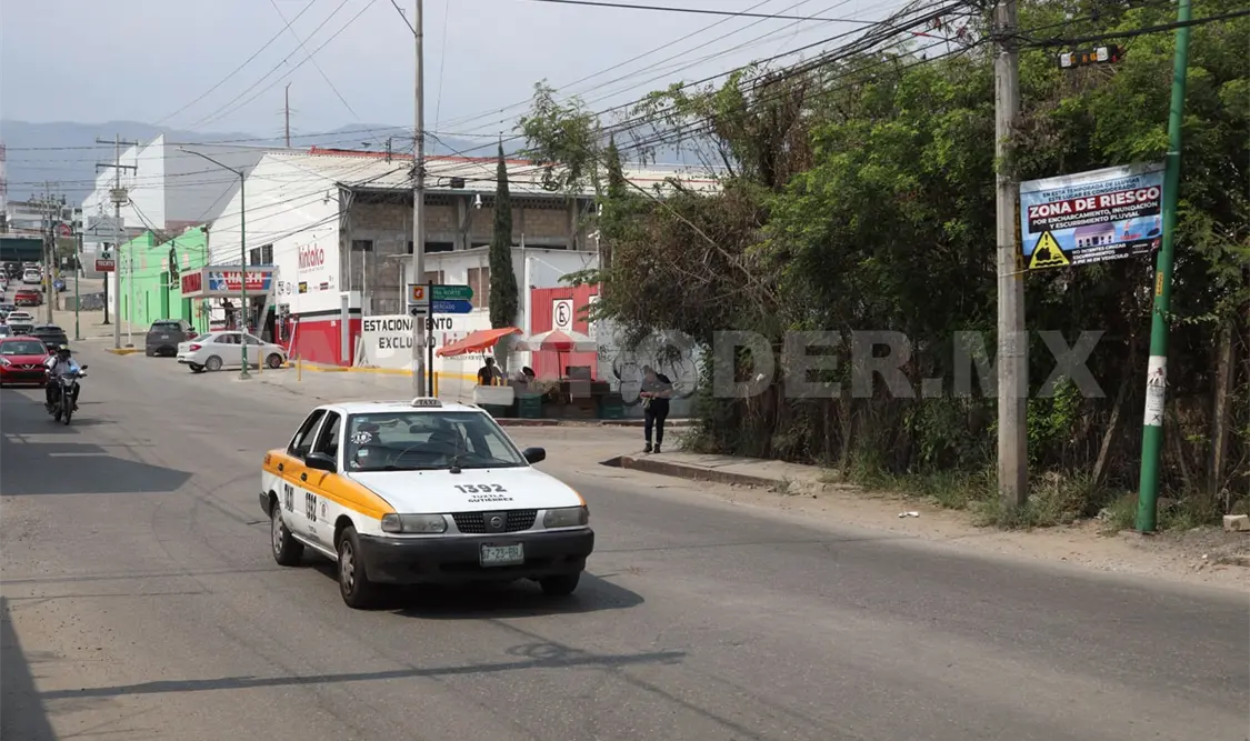 El problema de escurrimientos se agravó con la construcción de una ferretería, una tienda y la pavimentación de calles. Carlos López / CP