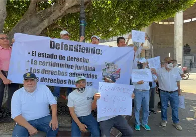 Protestan jubilados por reforma al art&iacute;culo 127