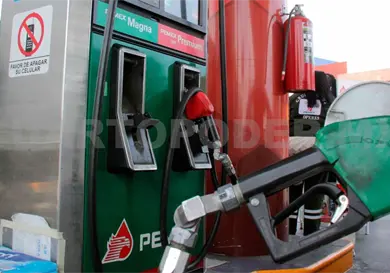 Buscan topar litro de di&eacute;sel en 21 pesos