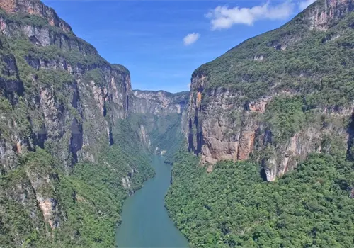 Cañón del Sumidero, la puerta turística de Chiapas Cañón del Sumidero, la puerta turística de Chiapas