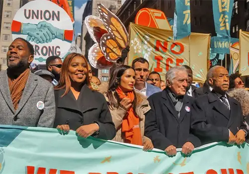 Robert De Niro encabeza protestas Robert De Niro encabeza protestas