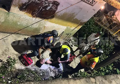 Se sale de la vía y cae de tres metros Se sale de la vía y cae de tres metros