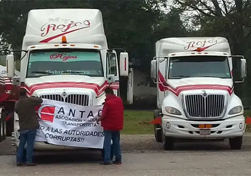 Instan a transportistas al di&aacute;logo ante amago de paro