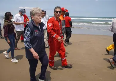 Bárcena supervisa limpieza en Veracruz tras derrame Bárcena supervisa limpieza en Veracruz tras derrame