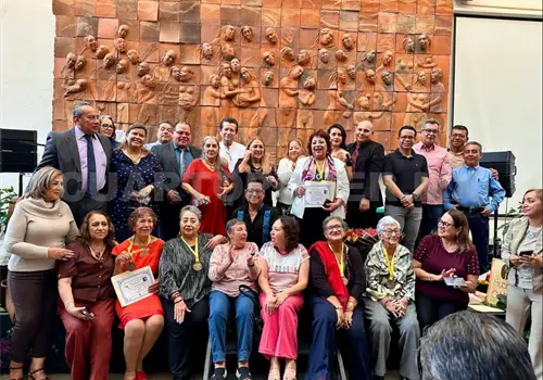 Reconocen trayectorias ejemplares Reconocen trayectorias ejemplares