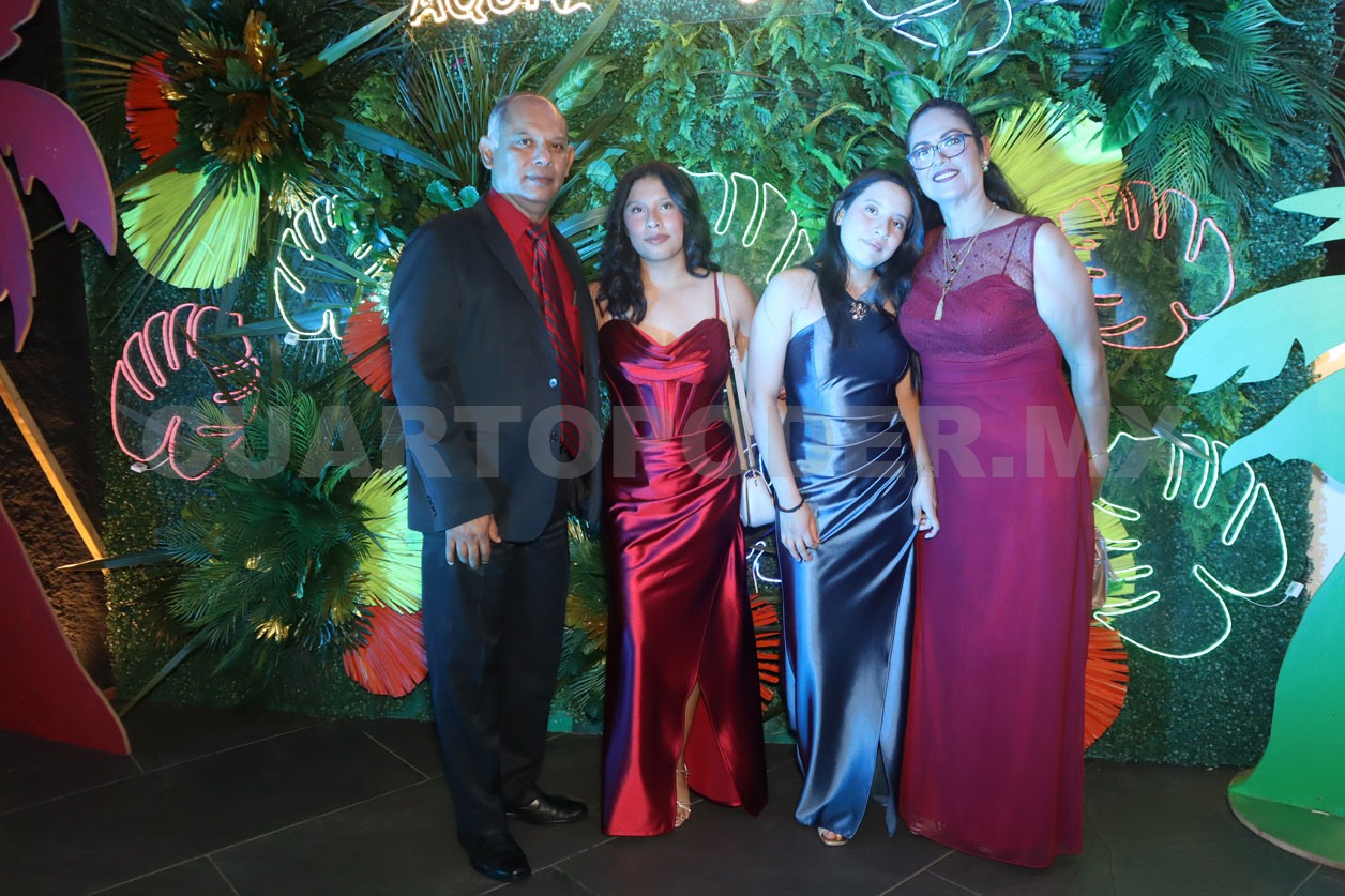 Majo celebra entre flores