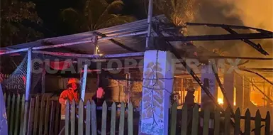 Fuego arrasa palapas en Semana Santa