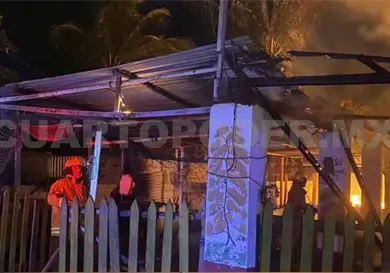 Fuego arrasa palapas en Semana Santa