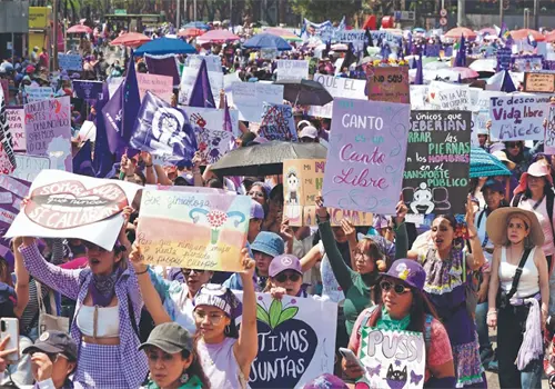 Al día desaparecen o son asesinadas 14 mujeres Al día desaparecen o son asesinadas 14 mujeres