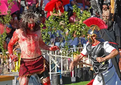 Celebran la Pascua con representaci&oacute;n religiosa