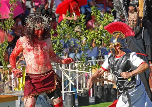 Celebran la Pascua con representación religiosa Celebran la Pascua con representación religiosa