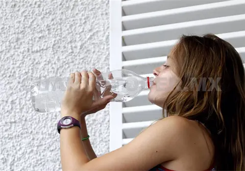 Buena hidrataci&oacute;n para prevenir golpes de calor