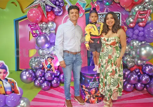 Ruby festeja con mucho ritmo Ruby festeja con mucho ritmo