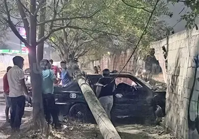 Autom&oacute;vil se sube a la acera y mata a peat&oacute;n