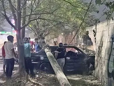 Autom&oacute;vil se sube a la acera y mata a peat&oacute;n