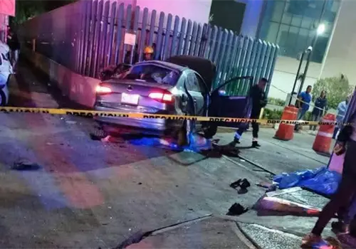 Auto arrolla a 11; hay 4 muertos