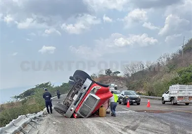 Chocan en autopista; tres heridos, el saldo Chocan en autopista; tres heridos, el saldo