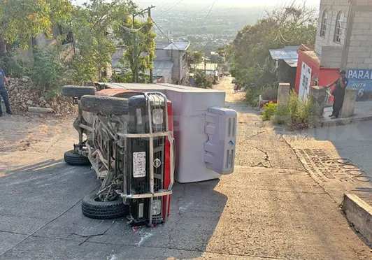 Se va de reversa en rampa a acceso de Patria Nueva