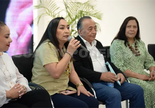 Realizan conversatorio sobre experiencias acad&eacute;micas