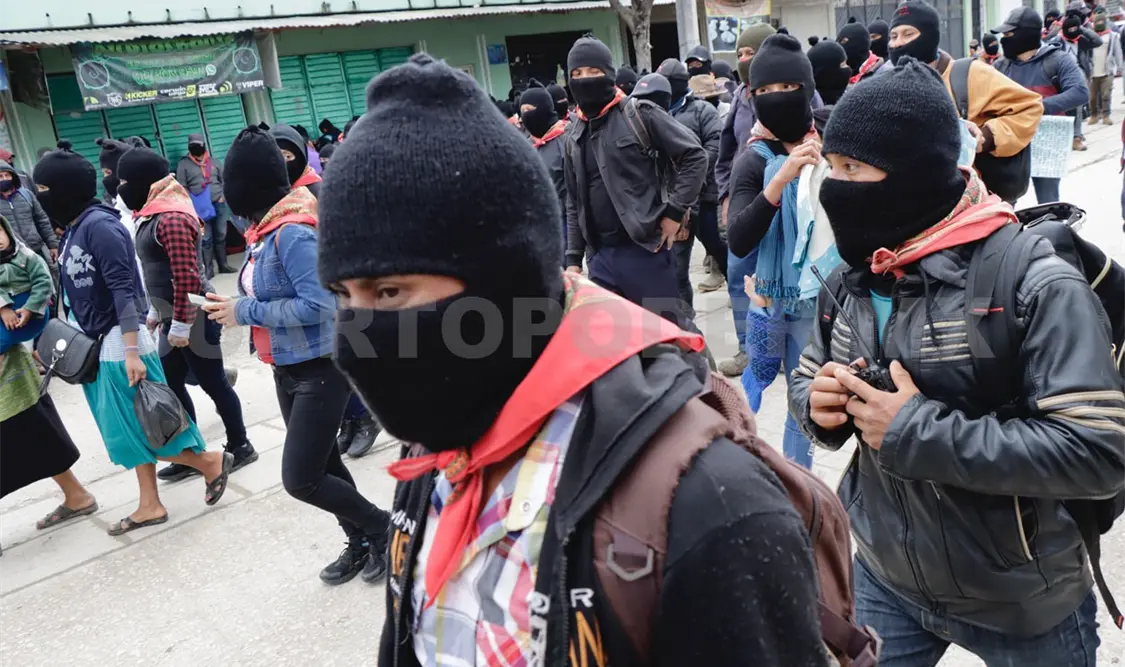 Una de las aportaciones teóricas es la idea de “mandar obedeciendo” promovida por el EZLN. Cortesía