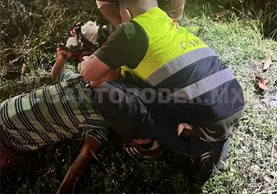 Ciclista ebrio se cae a dren pluvial