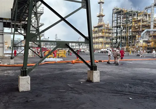 Incendio Dos Bocas "est&aacute; controlado", dice Pemex