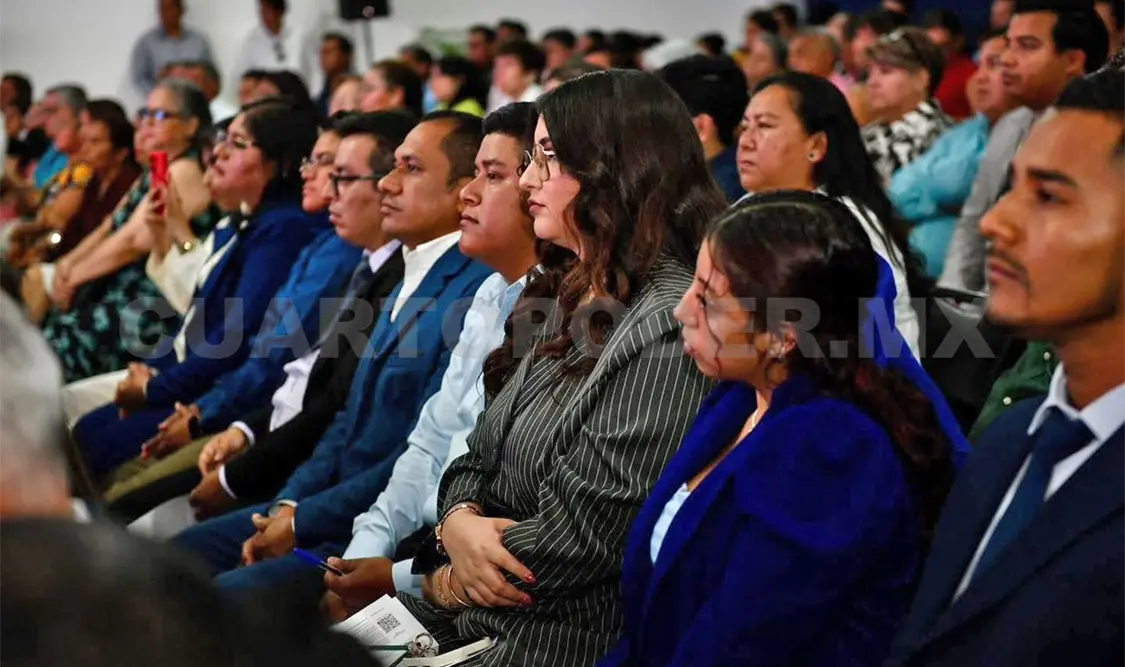 Los egresados forman parte de la décima generación de la Licenciatura en Derecho, en su modalidad no escolarizada. CP