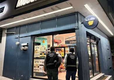 Suspenden negocios por irregularidades Suspenden negocios por irregularidades