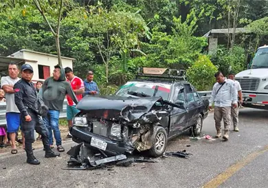 Quedan destruidos en brutal encontronazo Quedan destruidos en brutal encontronazo