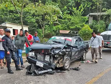 Quedan destruidos en brutal encontronazo Quedan destruidos en brutal encontronazo