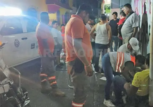 Adulto mayor derrapa y cae de su moto Adulto mayor derrapa y cae de su moto