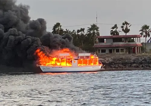 Se incendia yate frente a costas del cerro San Carlos Se incendia yate frente a costas del cerro San Carlos
