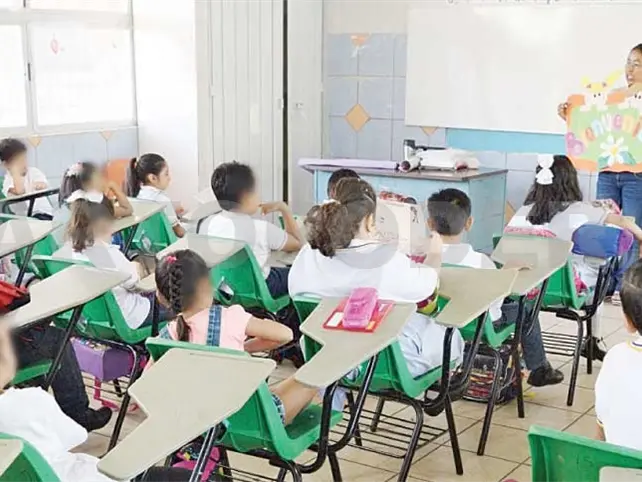 Miles de estudiantes regresan a clases Miles de estudiantes regresan a clases