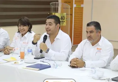 Invitan al concurso Poes&iacute;a al Maestro