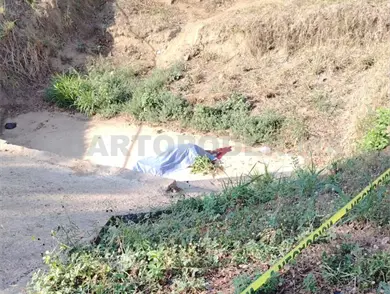 Caída mortal: sale del camino tras derrapar Caída mortal: sale del camino tras derrapar