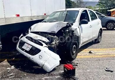 Torton causa choque al atravesarse de pronto