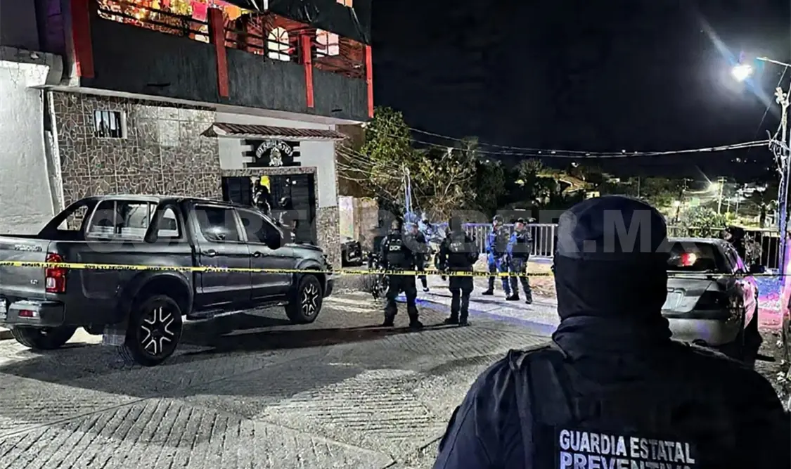 Elementos de seguridad aseguraron el bar El Profe por el ataque armado que dejó a cuatro personas sin vida. Osman Toledo / CP