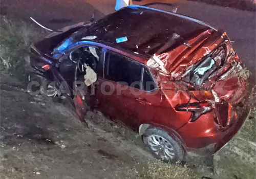 Impacta a automóvil y luego se da a la fuga Impacta a automóvil y luego se da a la fuga