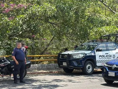 Hallan a extranjero muerto en canal de aguas negras